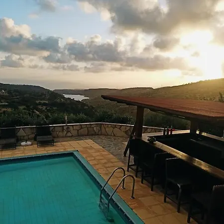 בית נופש Glamping In The Middle Of Nowhere פאפוס